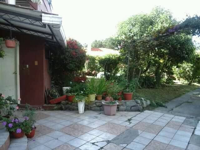 C656 Hermosa casa de venta con áreas verdes y amplio garage
