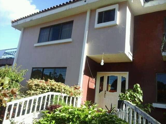 C656 Hermosa casa de venta con áreas verdes y amplio garage