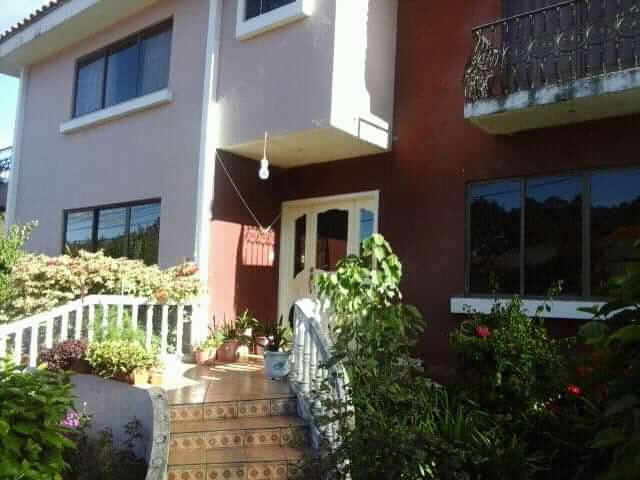 C656 Hermosa casa de venta con áreas verdes y amplio garage