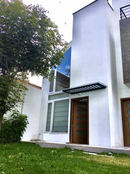 D246 Departamento duplex dentro de condominio, cerca a la plataforma de Narancay