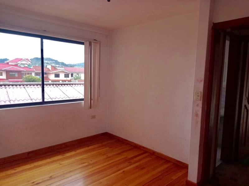 C993 Casa rentera en venta, consta de 3 departamentos
