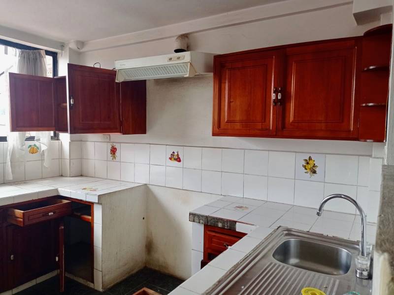 C993 Casa rentera en venta, consta de 3 departamentos