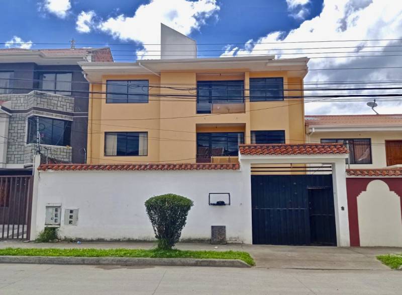 C993 Casa rentera en venta, consta de 3 departamentos