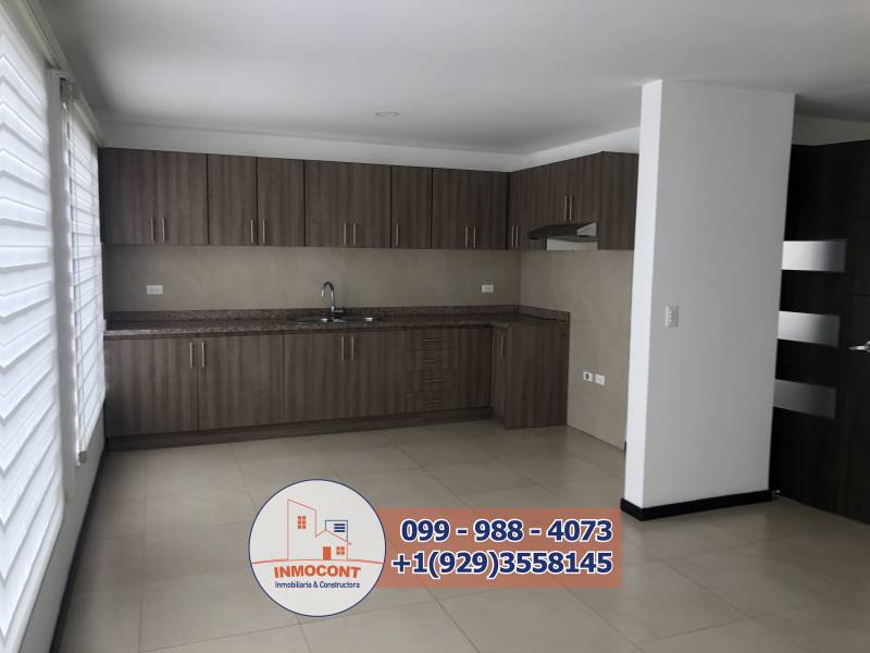 C1463 CASA RENTERA DE TRES PLANTAS EN VENTA