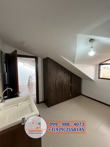 C1468 CASA RENTERA DE TRES DEPARTAMENTOS EN VENTA