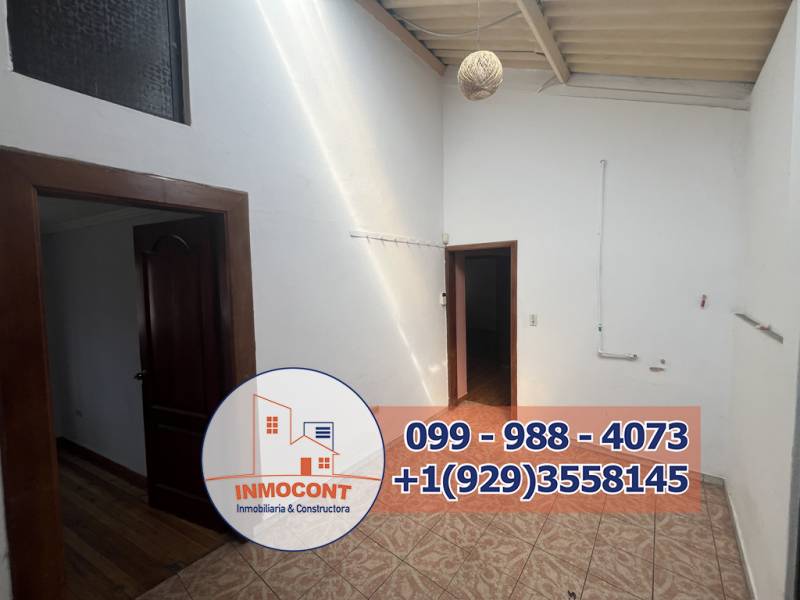 C1555 CASA DE DOS DEPARTAMENTOS EN VENTA ZONA COMERCIAL